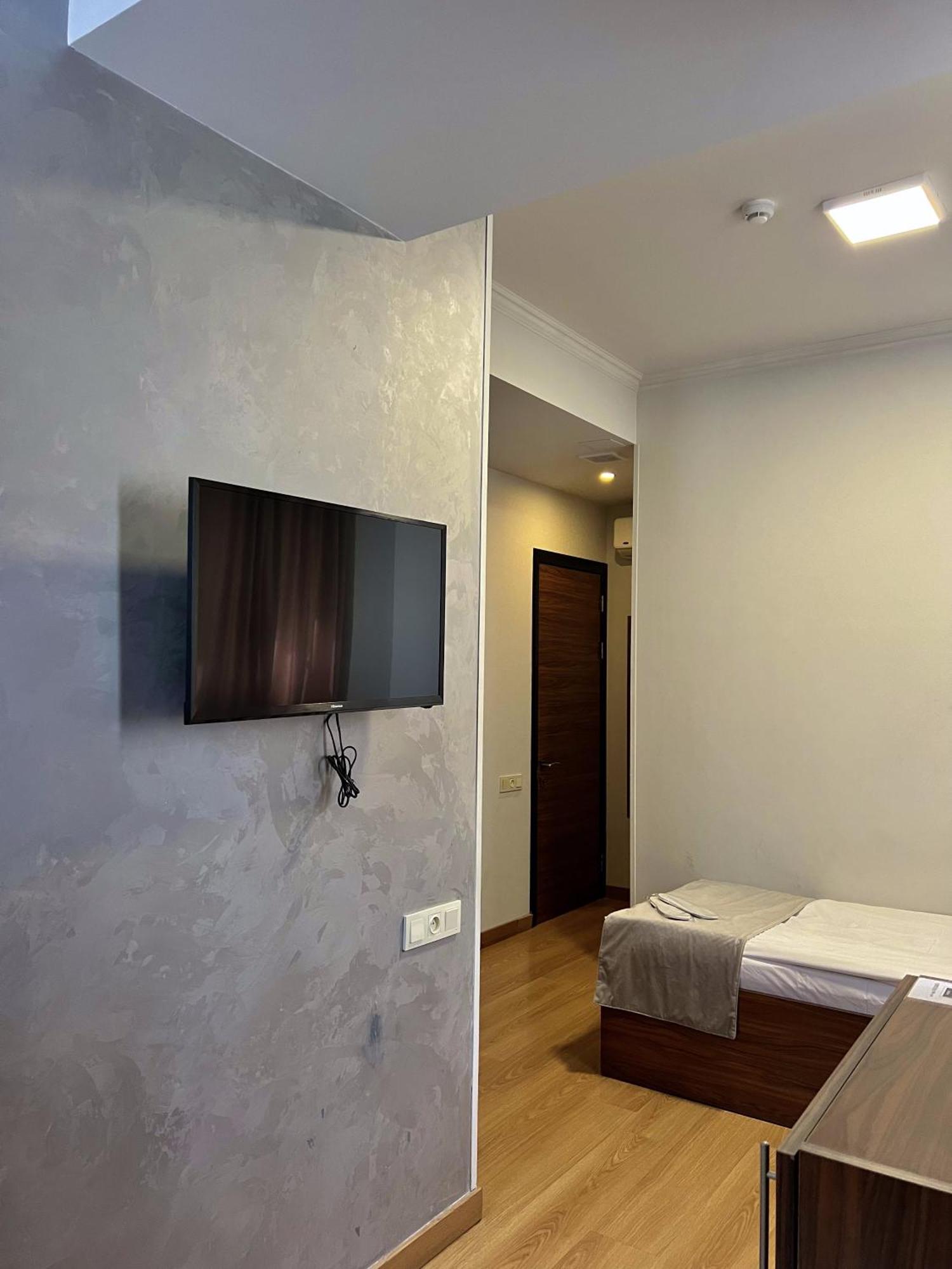 Mashtots Hotel Erevan Exterior foto