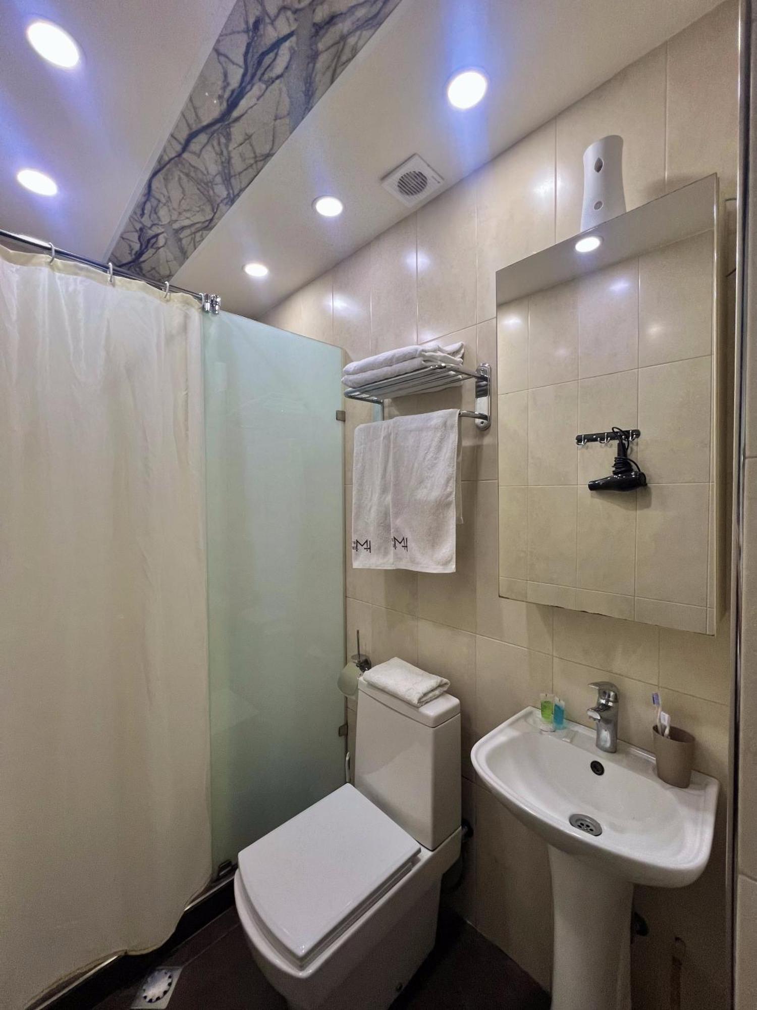 Mashtots Hotel Erevan Exterior foto