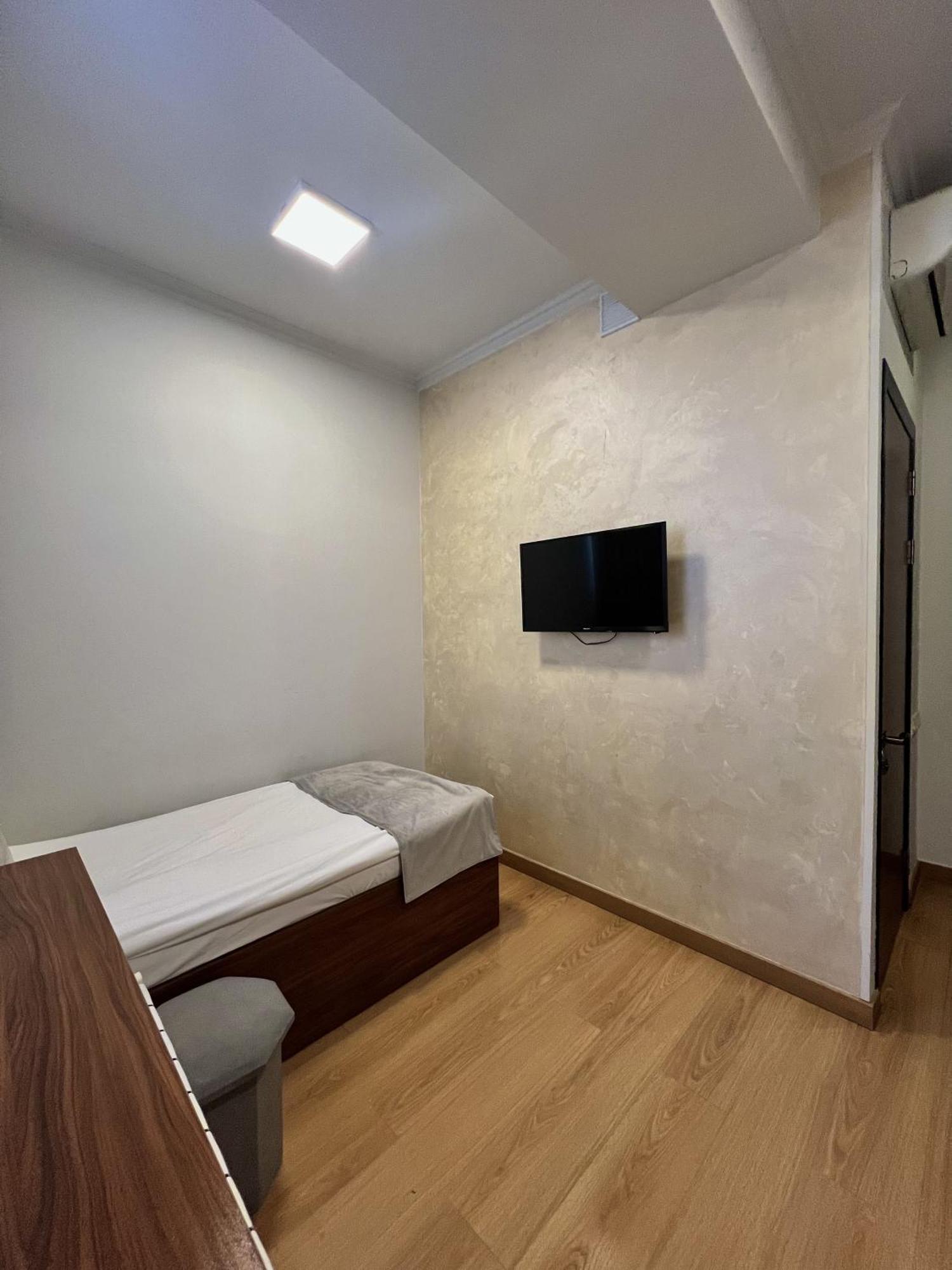 Mashtots Hotel Erevan Exterior foto