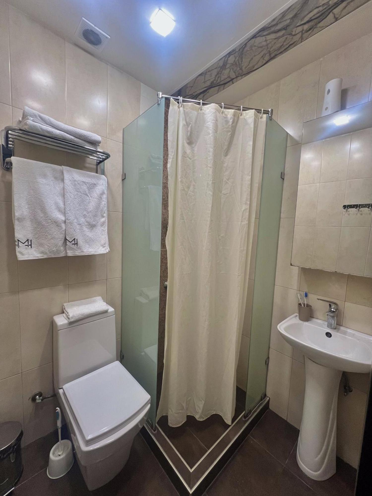 Mashtots Hotel Erevan Exterior foto