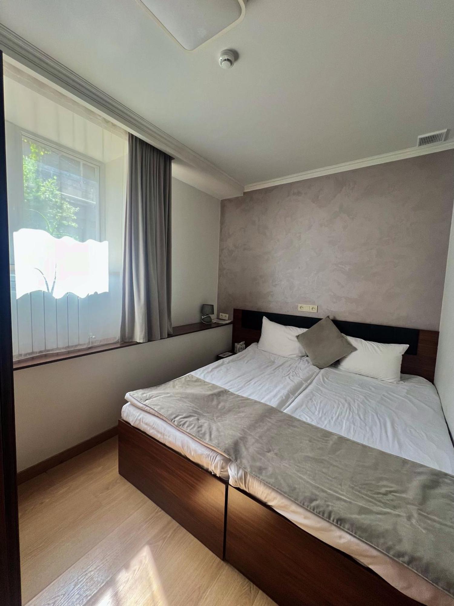 Mashtots Hotel Erevan Exterior foto