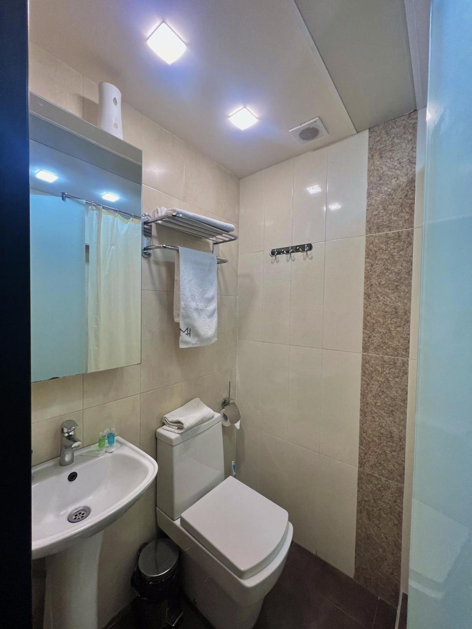 Mashtots Hotel Erevan Exterior foto