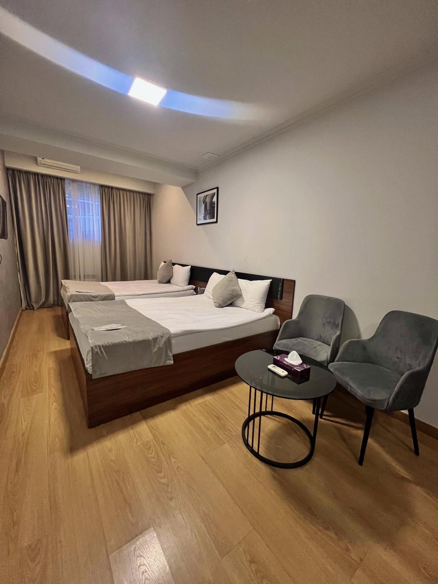 Mashtots Hotel Erevan Exterior foto
