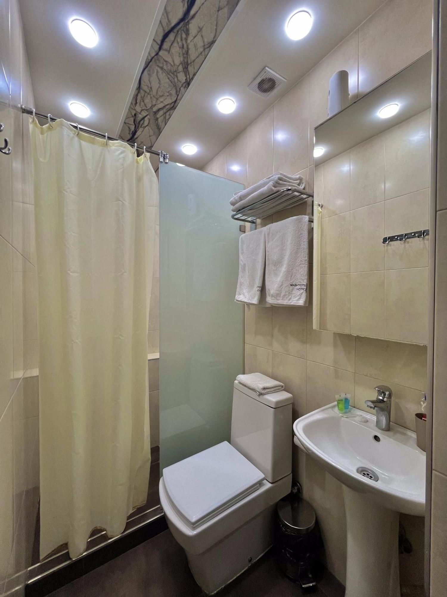 Mashtots Hotel Erevan Exterior foto