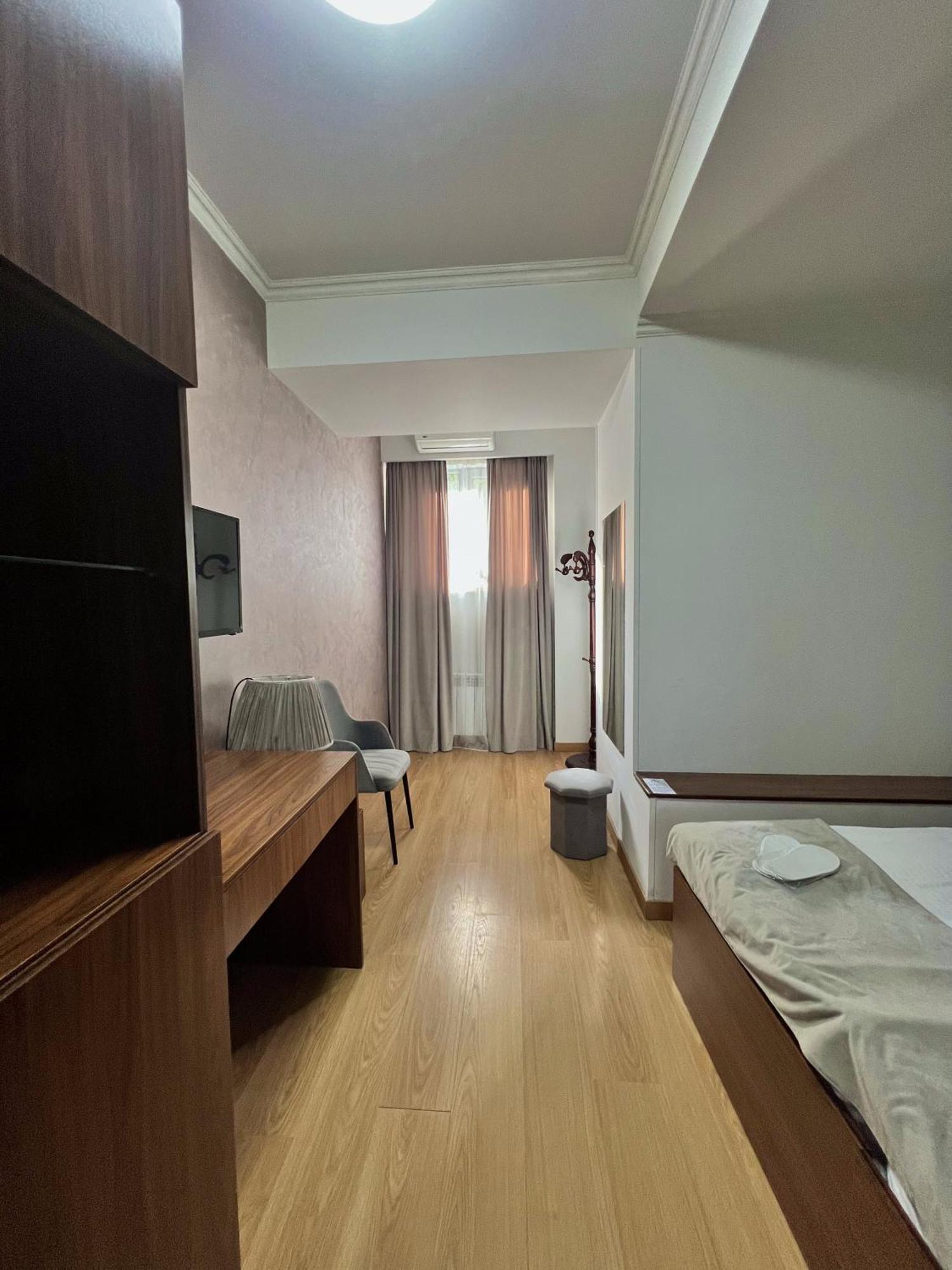 Mashtots Hotel Erevan Exterior foto