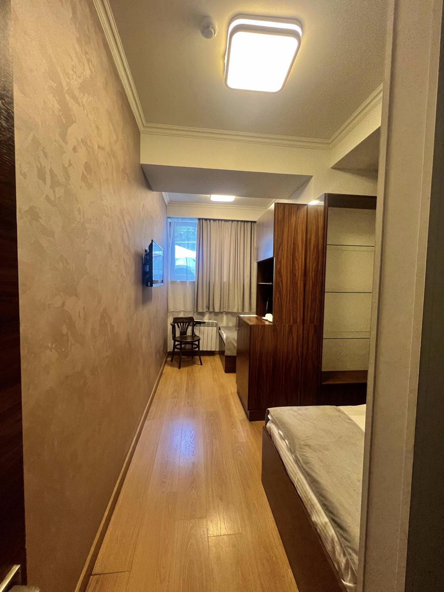 Mashtots Hotel Erevan Exterior foto
